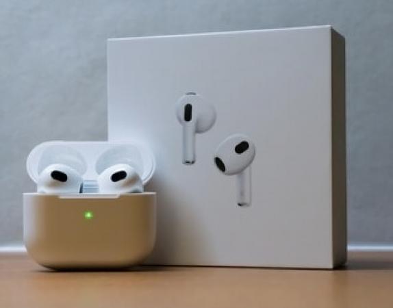 AIRPODS 