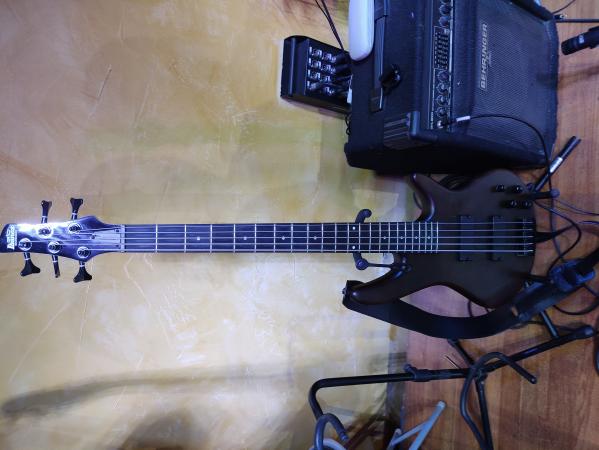 VENDO BAJO IBANEZ 5 CUERDAS ACTIVO 