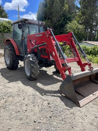 TRACTOR MASSEY FERGUSON 4225 CON CARGADOR FRONTAL