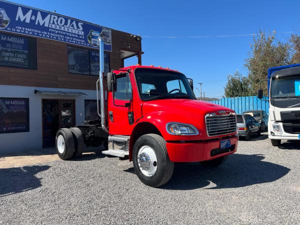 2010 FREIGHTLINER M2 210