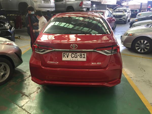 VENDÓ AUTO TOYOTA COROLLA2.0