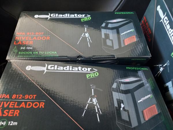NIVEL LASER CON PEDESTAL