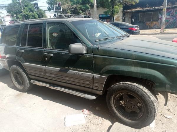 GRAND CHEROKE LAREDO 1998