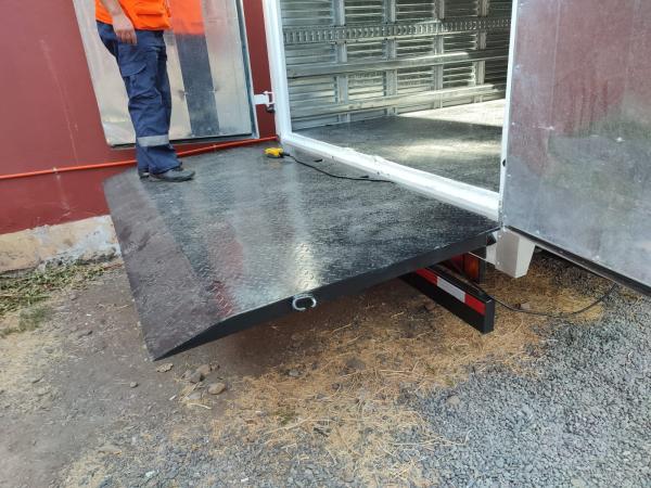 PLATAFORMA DE CAMIÓN CON INSTALACION