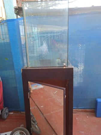 VENDO MUEBLE MÁS VITRINA 