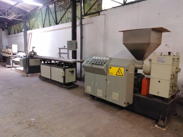 MAQUINA EXTRUSORA 