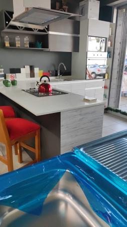 VENDEDORA EN TIENDA DE MUEBLES