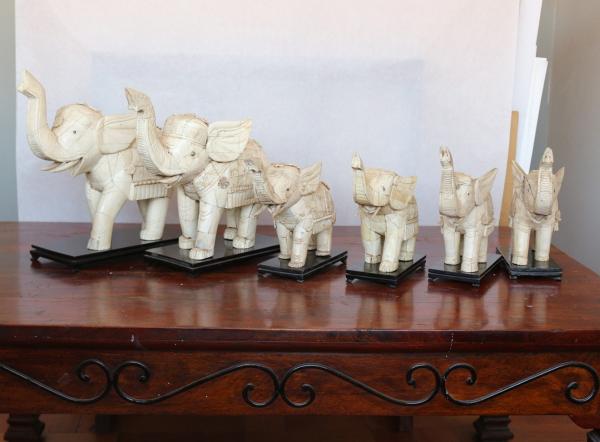 COLECCIÓN DE ELEFANTES DE HUESO 