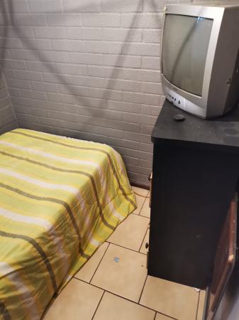 SE ARRIENDA PIEZA 