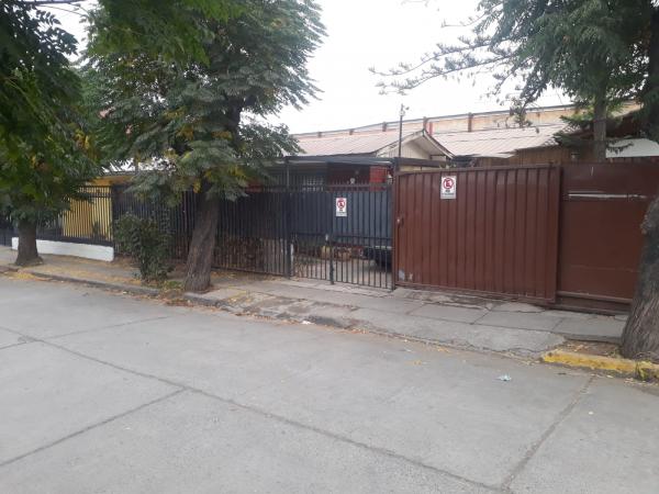 CASA FRENTE METRO QUILLAYES 