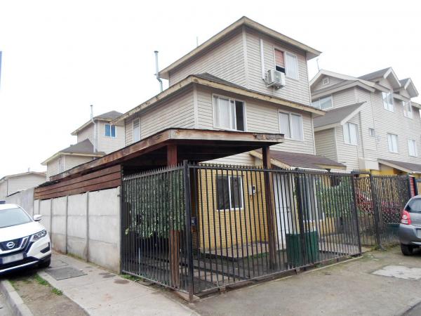 VENDO CASA ESQUINA 3 PISOS, AISLADA, LAMPA VGRANDE