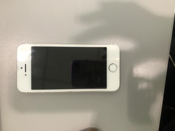 VENDO I PHONE 5 REGULAR COLOR BLANCO  ( 2)