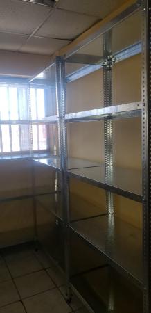 ESTANTERÍAS METÁLICAS 