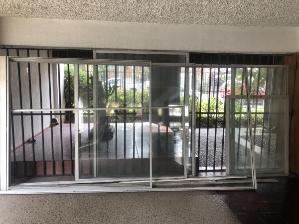 4 VENTANALES MONOLÍTICAS LÍNEAS 25, BUEN ESTADO