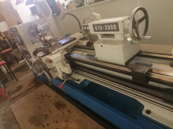 TORNO MECÁNICO CON CONTROL NUMÉRICO