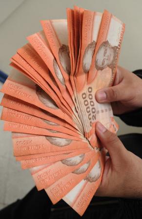 EXTRANJEROS, CONSUMO BANCO DINERO