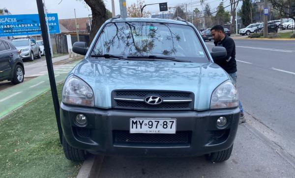HYUNDAI TUCSON 2.0 GL MT 2WD