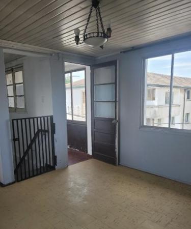 SE ARRIENDA CASA