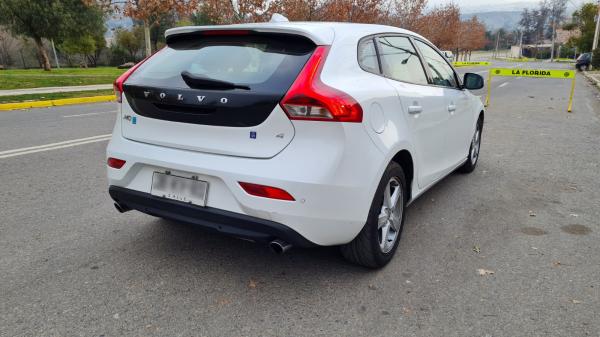 SE VENDE VOLVO AÑO 2016 V40 T4 2.0 CC