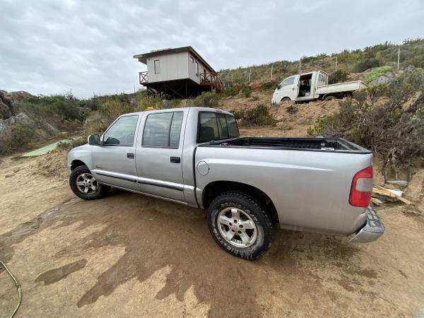 VENDO CÓMODA CAMIONETA DOBLE CABINA 