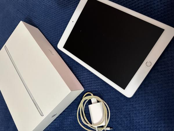 SE VENDE IPAD 6TA GENERACIÓN 