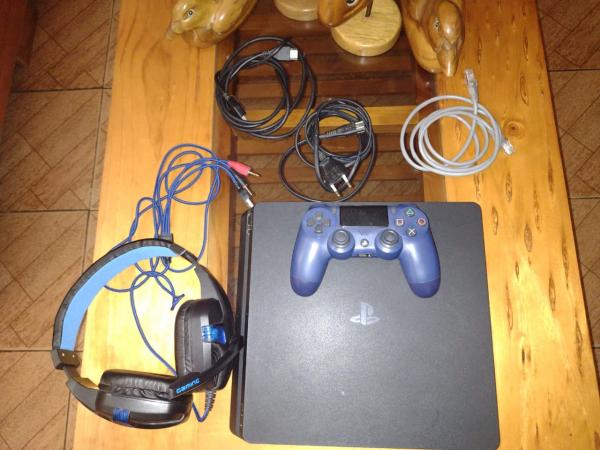 VENDO PS4 SLIM + ADICIONALES 