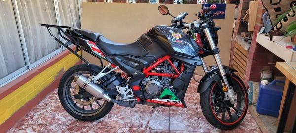 VENDO MOTO BENELLI TNT 25 