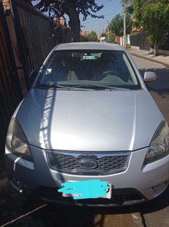 VENDO KIA RIO 5 AÑO 2011