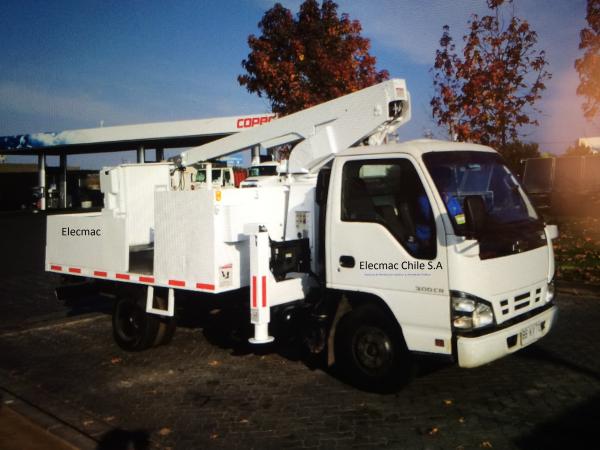 SE VENDE CAMION CON HIDROELEVADOR VERSALIFT EN BUE