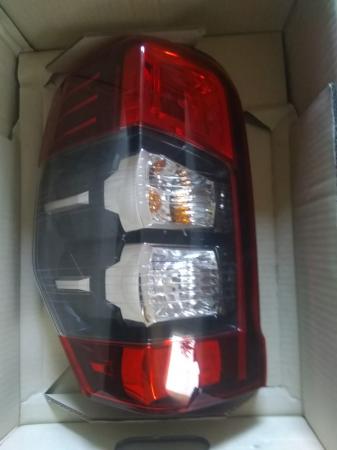 FAROL TRASERO MITSUBISHI WORK L200