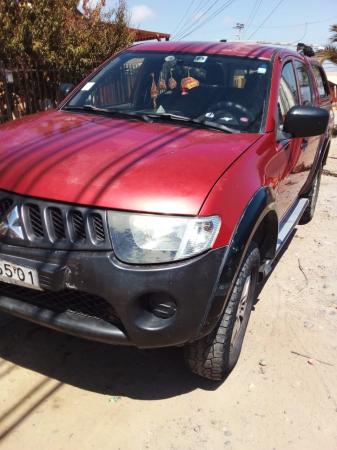 VENDO CAMIONETA  MITSUBISHI  L200 KATANA 