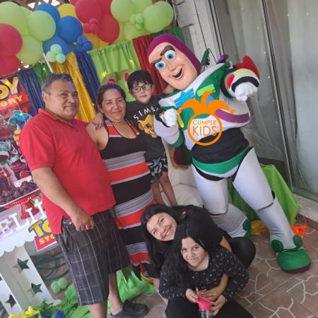 CELEBRA CON BUZZ LIGHTYEAR