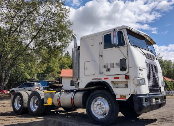 SE VENDE TRACTOCAMIÓN FREIGHLINER CUMMINS