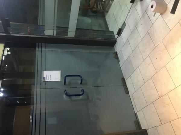 OFICINA CON BODEGA COCINA 1 BAÑO 