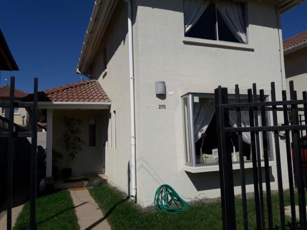 ARRRIENDO CASA CONDOMINIO LAS FLORES III