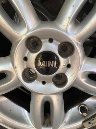 MINI COOPER LLANTAS CON NEUMATICO