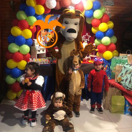CELEBRA CON PERRO CHOCOLO