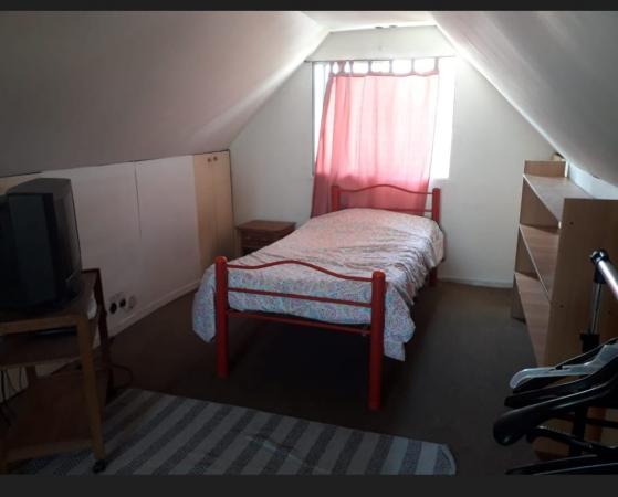 HABITACION AMOBLADA PARA UNA PERSONA