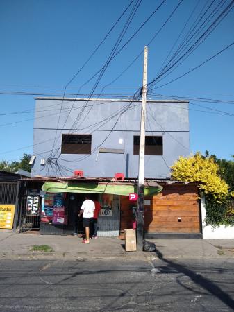 VENDO CASA DOS PISOS, DOS LOCALES COMERCIALES 