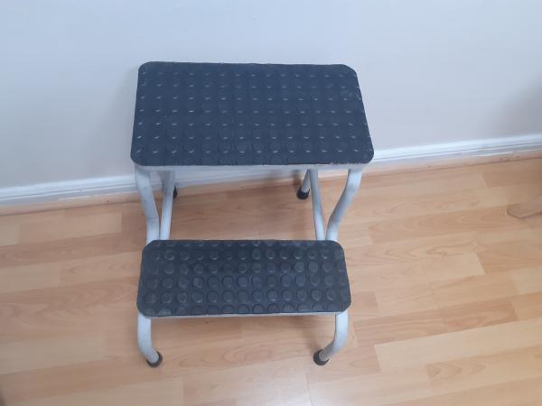 SE VENDE ESCABEL - PISO MÉDICO 