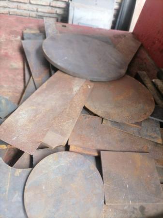 PEDACERIAS DE HIERRO