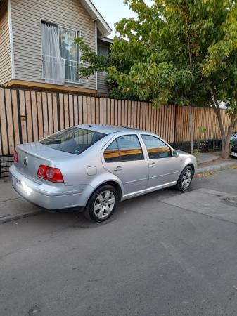 VENDE HERMOSO AUTO VOLKSWAGEN BORA 2012