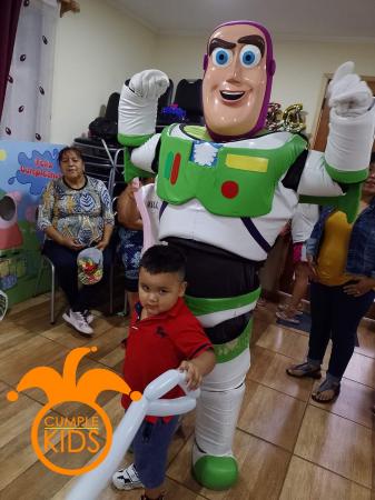 ARRIENDO DE DISFRAZ [BUZZLIGHTYEAR]!!