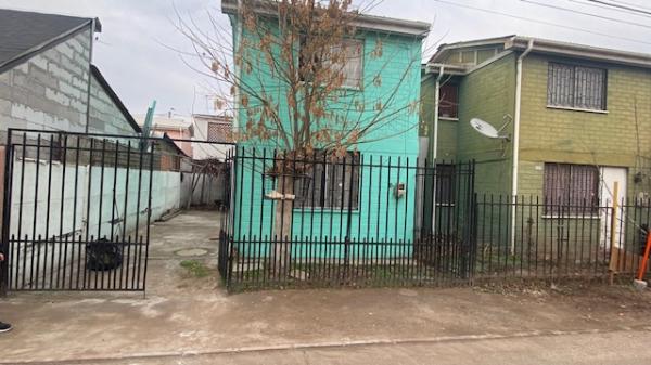 CASA AISLADA DOS PISOS PASAJE SEGURO