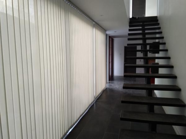 CORTINAS VERTICALES TELA RUSTICA ROLLERMAS