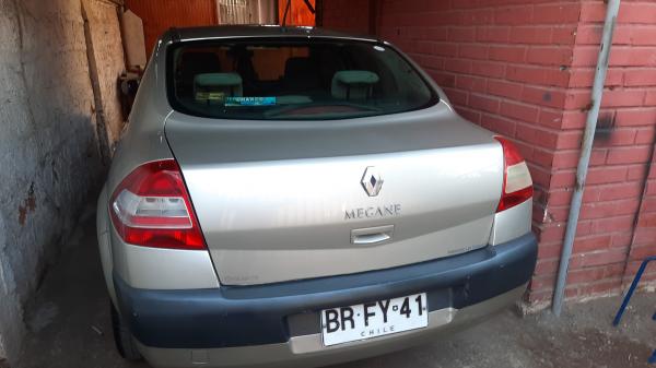 VENDO RENAULT  MEGANE POR APURO 