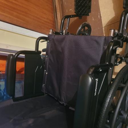 SILLA DE RUEDAS NUEVA 