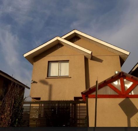 SE VENDE HERMOSA CASA EN COLINA, ESTANCIA LIRAY.