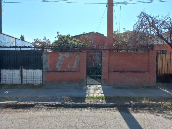 CASA CON AMPLIO TERRENO