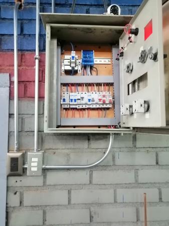 SE OFRECE ELECTRICISTA CALIFICADO